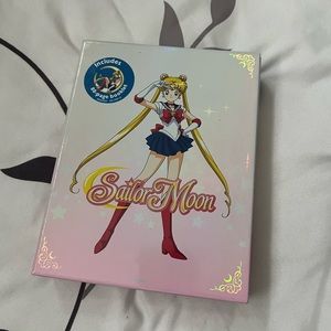 Sailor Moon Season 1 parts 1 & 2 with 88-page booklet. Dvd and blu-ray